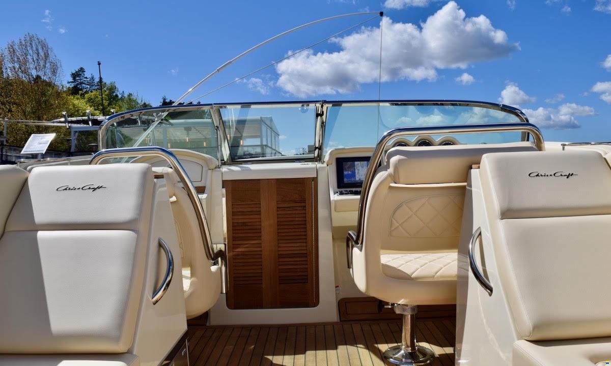 Chris Craft Corsair 32