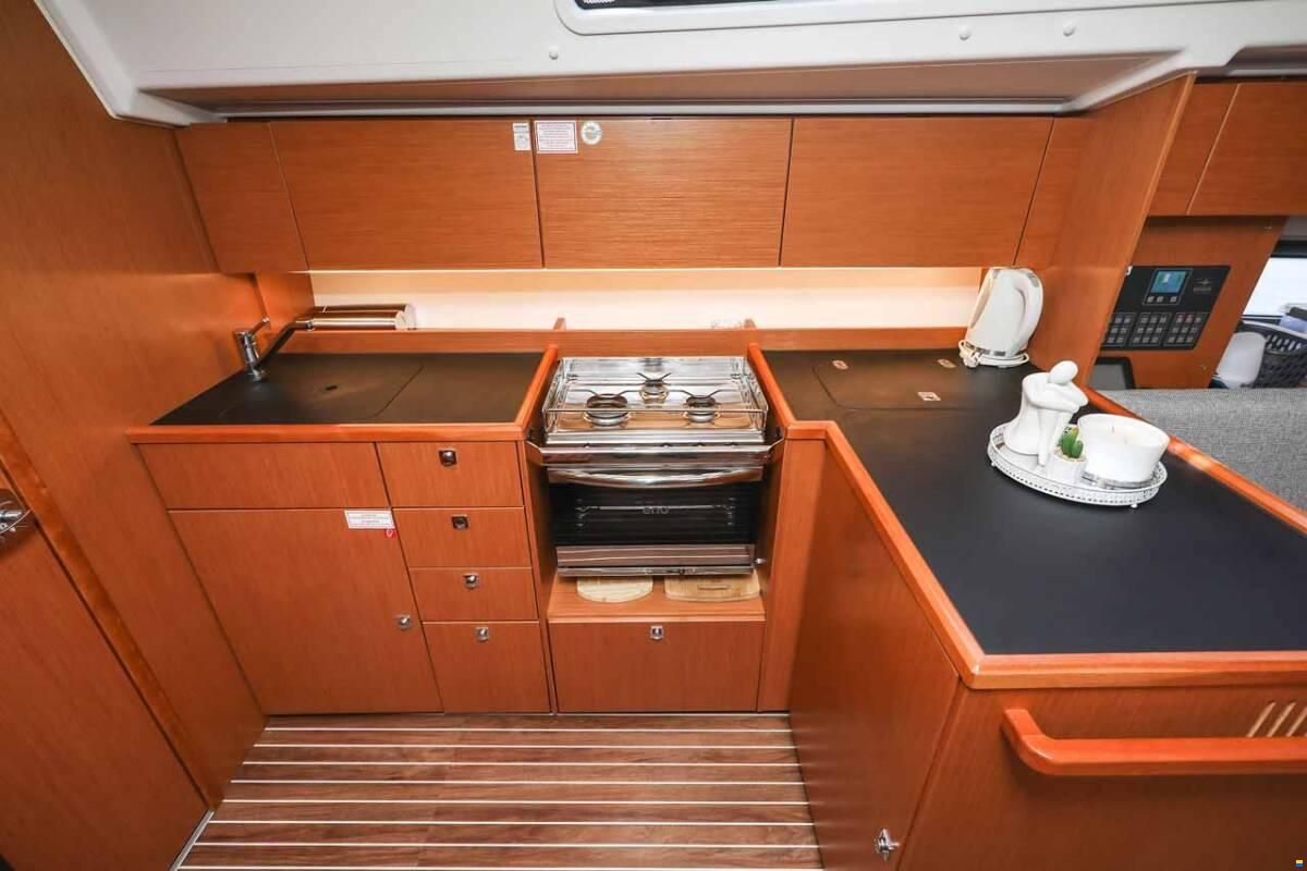 Bavaria C42