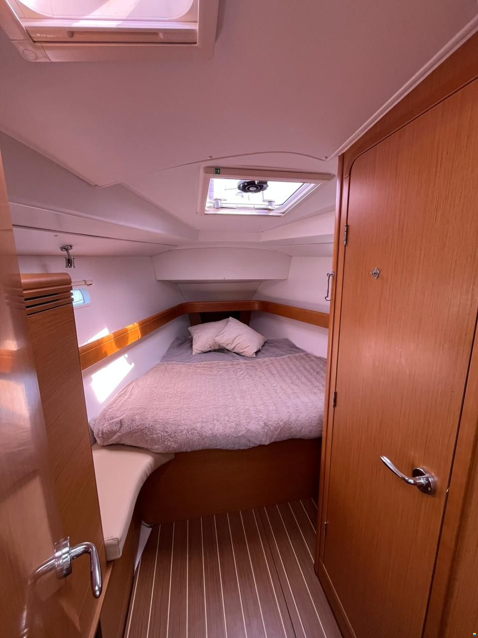 Jeanneau Sun Odyssey 42DS MK II 2011