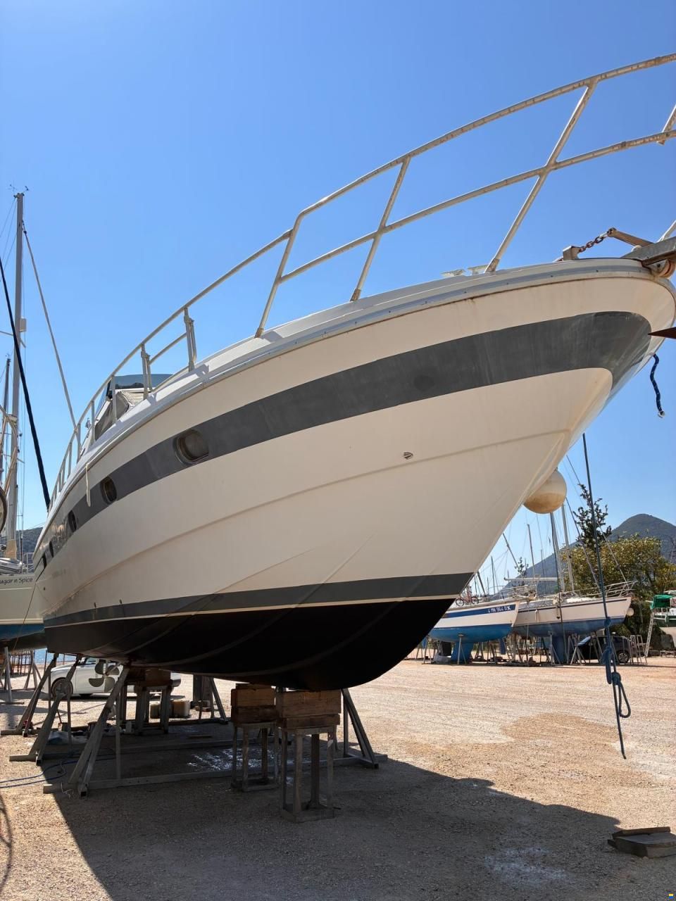 Mochi Craft Fly Bridge 46