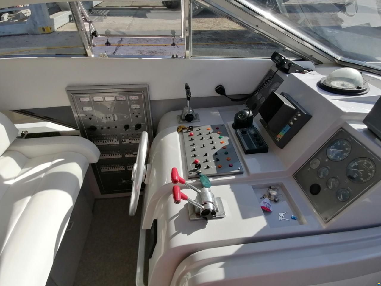 Mochi Craft Fly Bridge 46