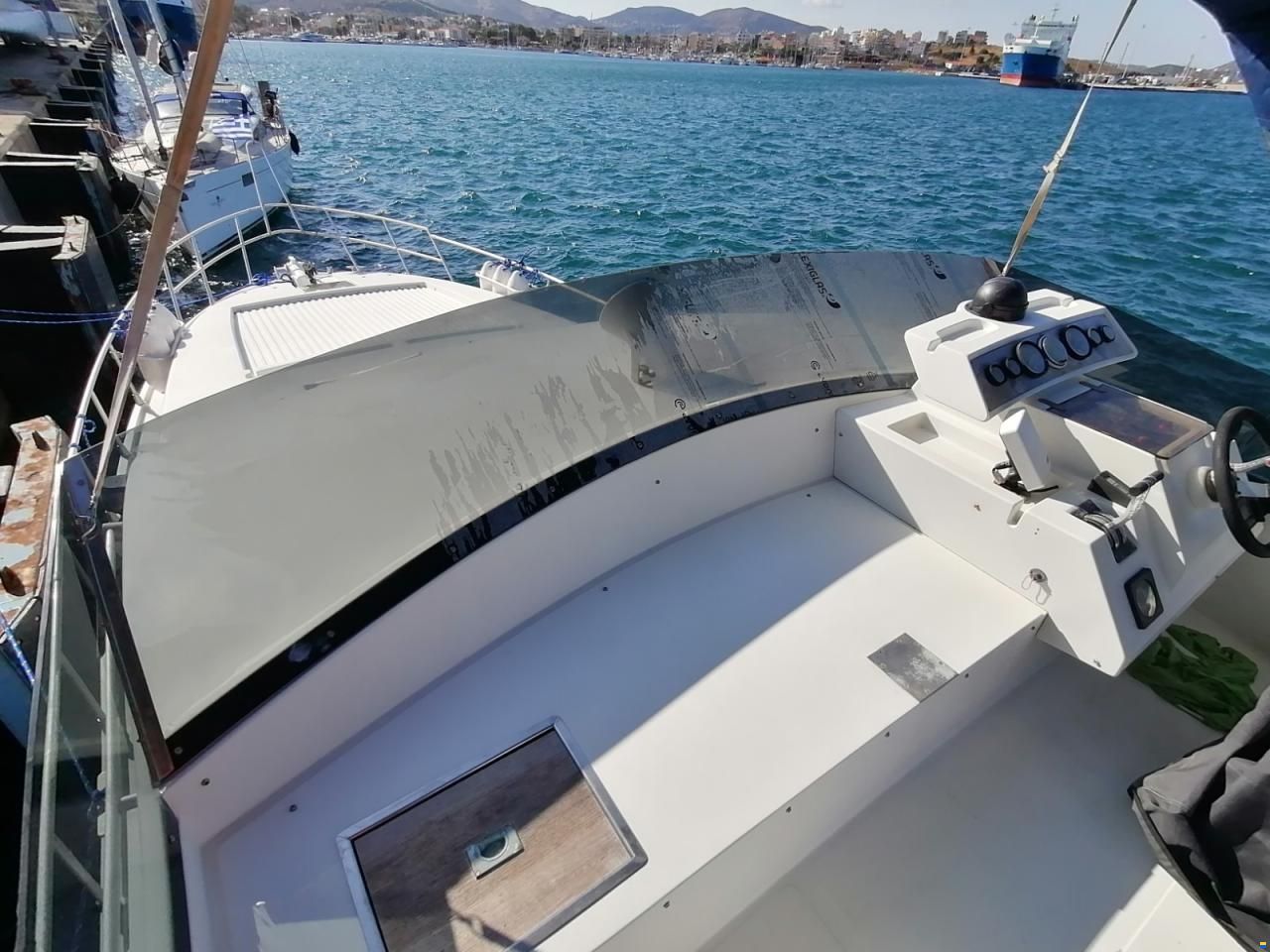 Mochi Craft Fly Bridge 46