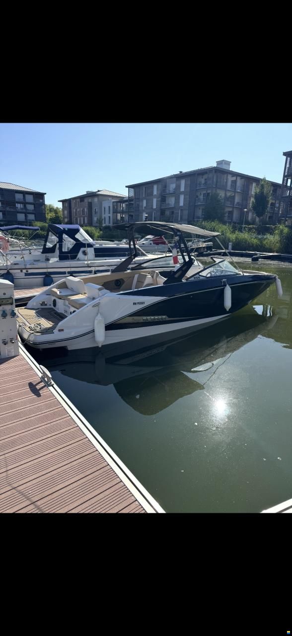 Scarab 255 platinium HO