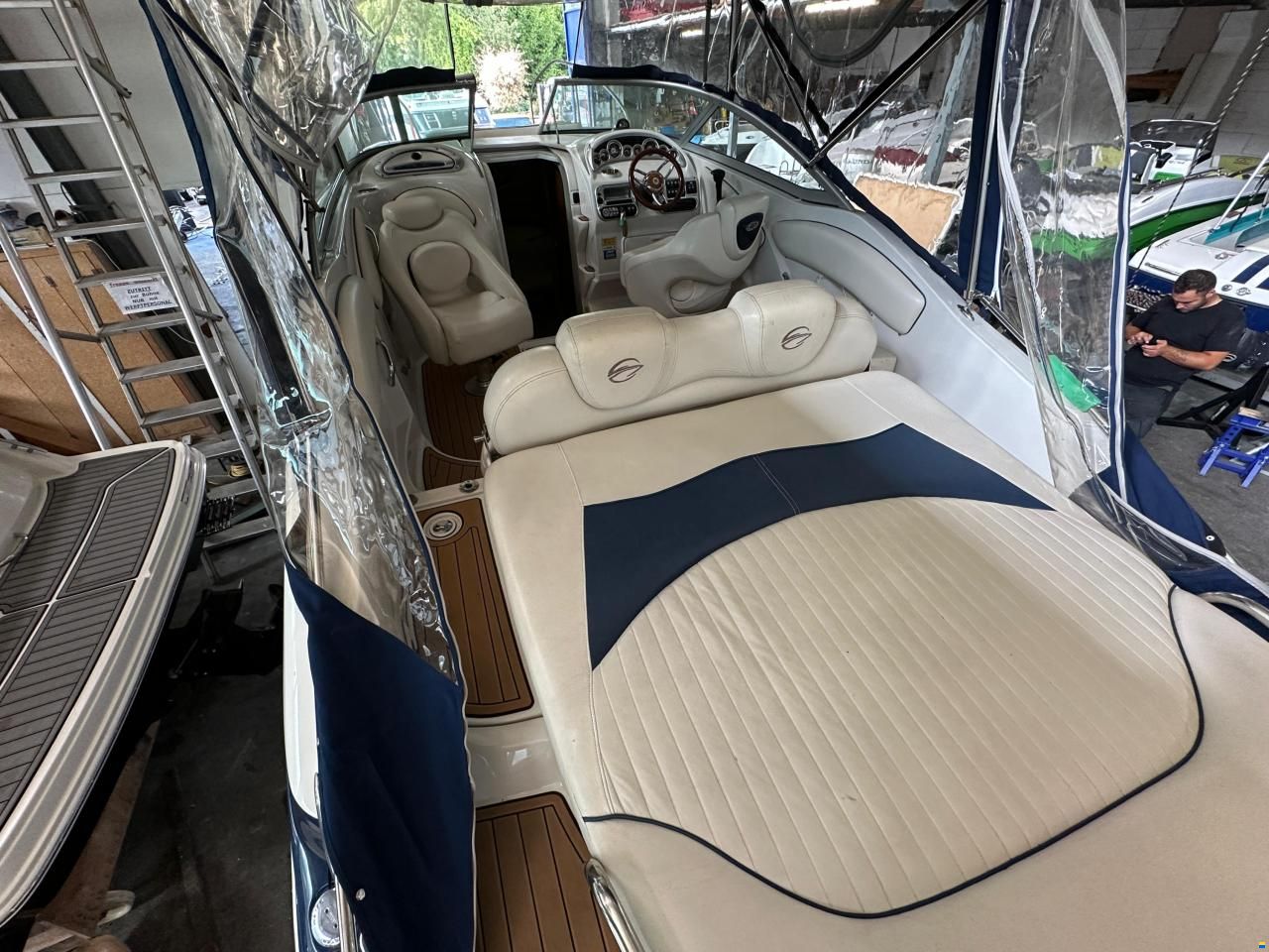 Crownline 255