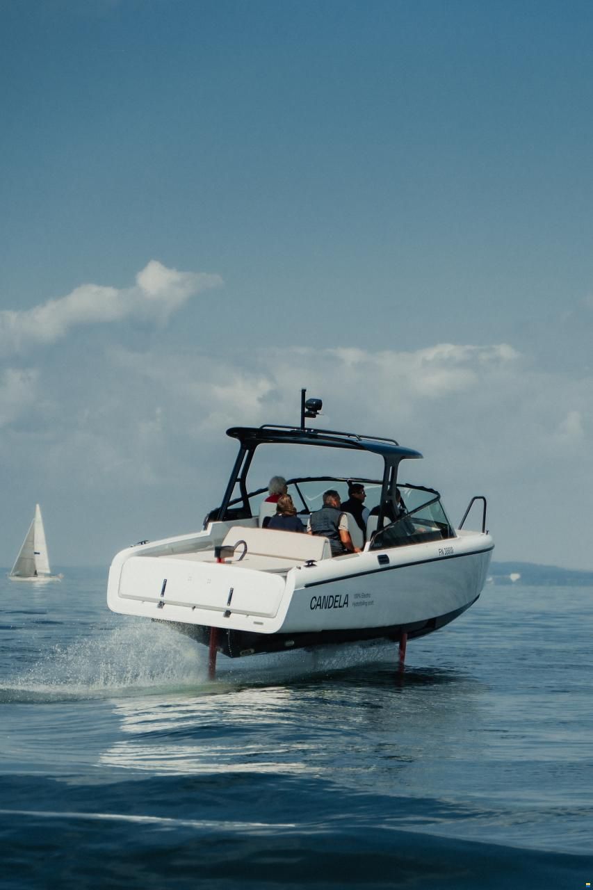 Candela C-8