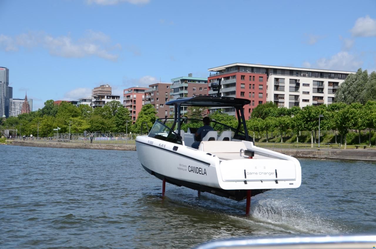 Candela C-8