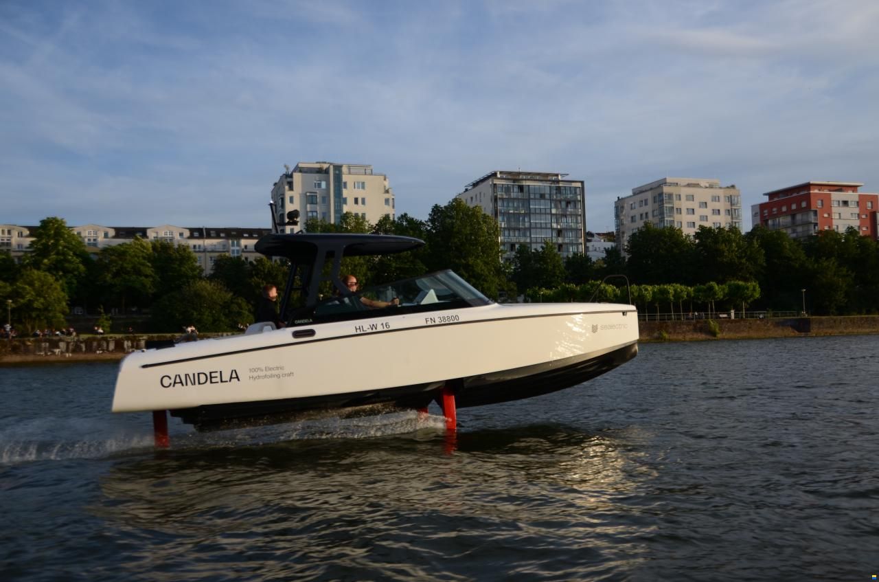 Candela C-8