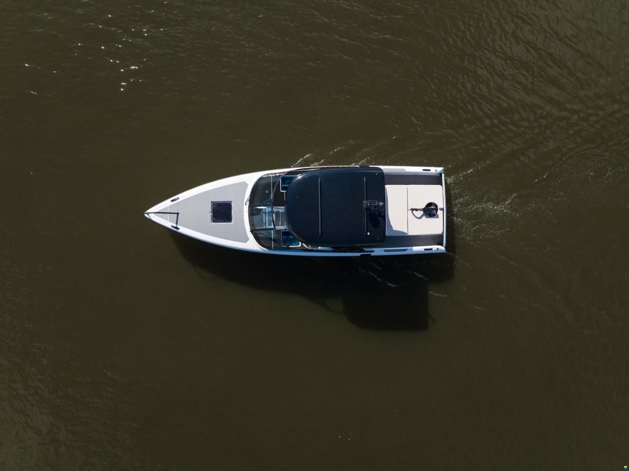 Candela C-8
