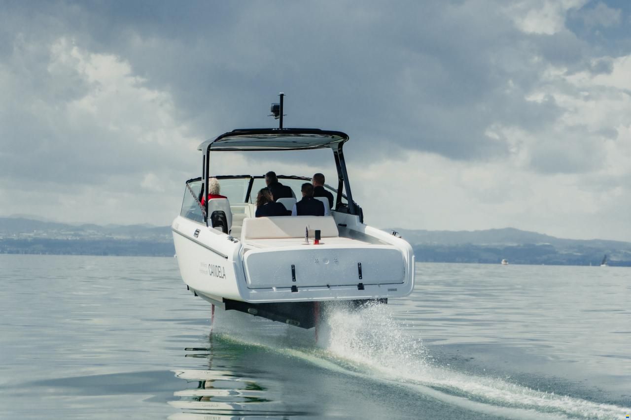 Candela C-8