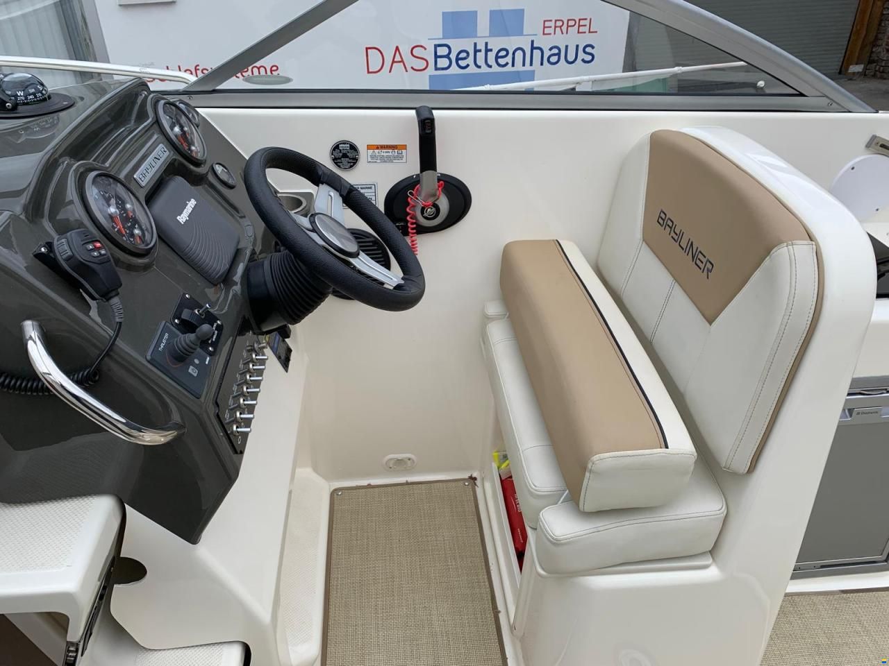 Bayliner 742 Cuddy