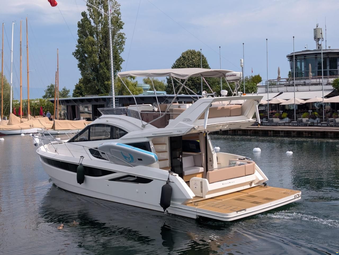 Galeon 420 fly