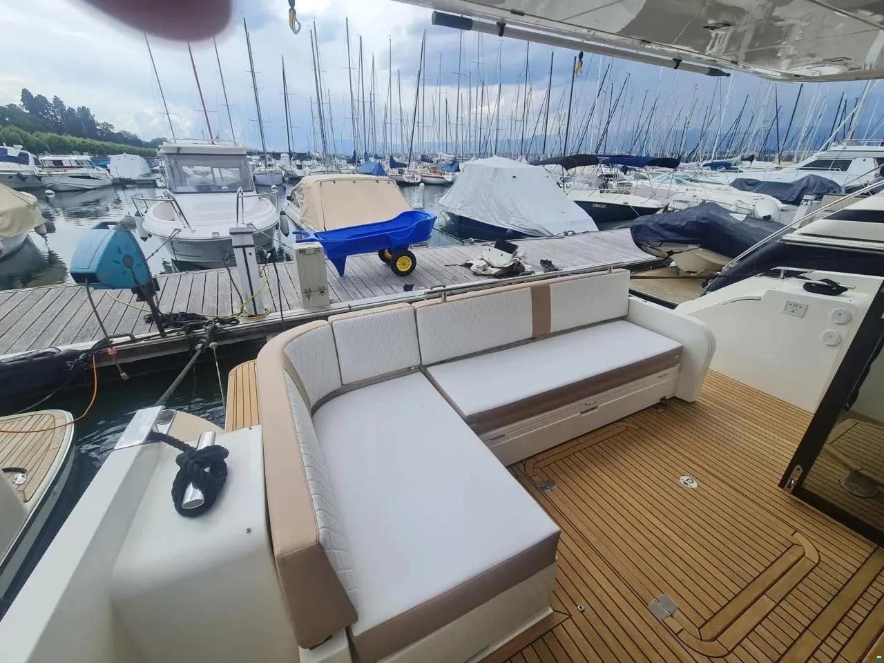Galeon 420 fly