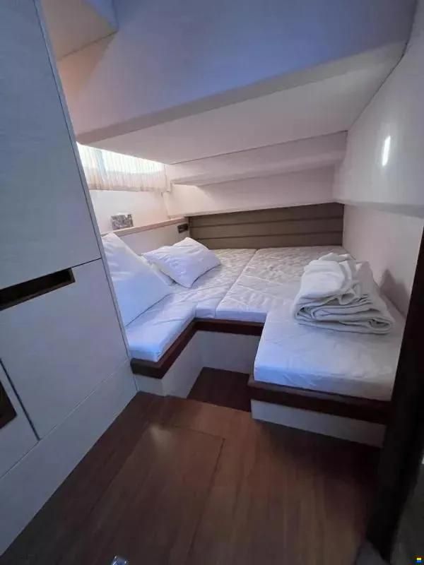 Galeon 420 fly