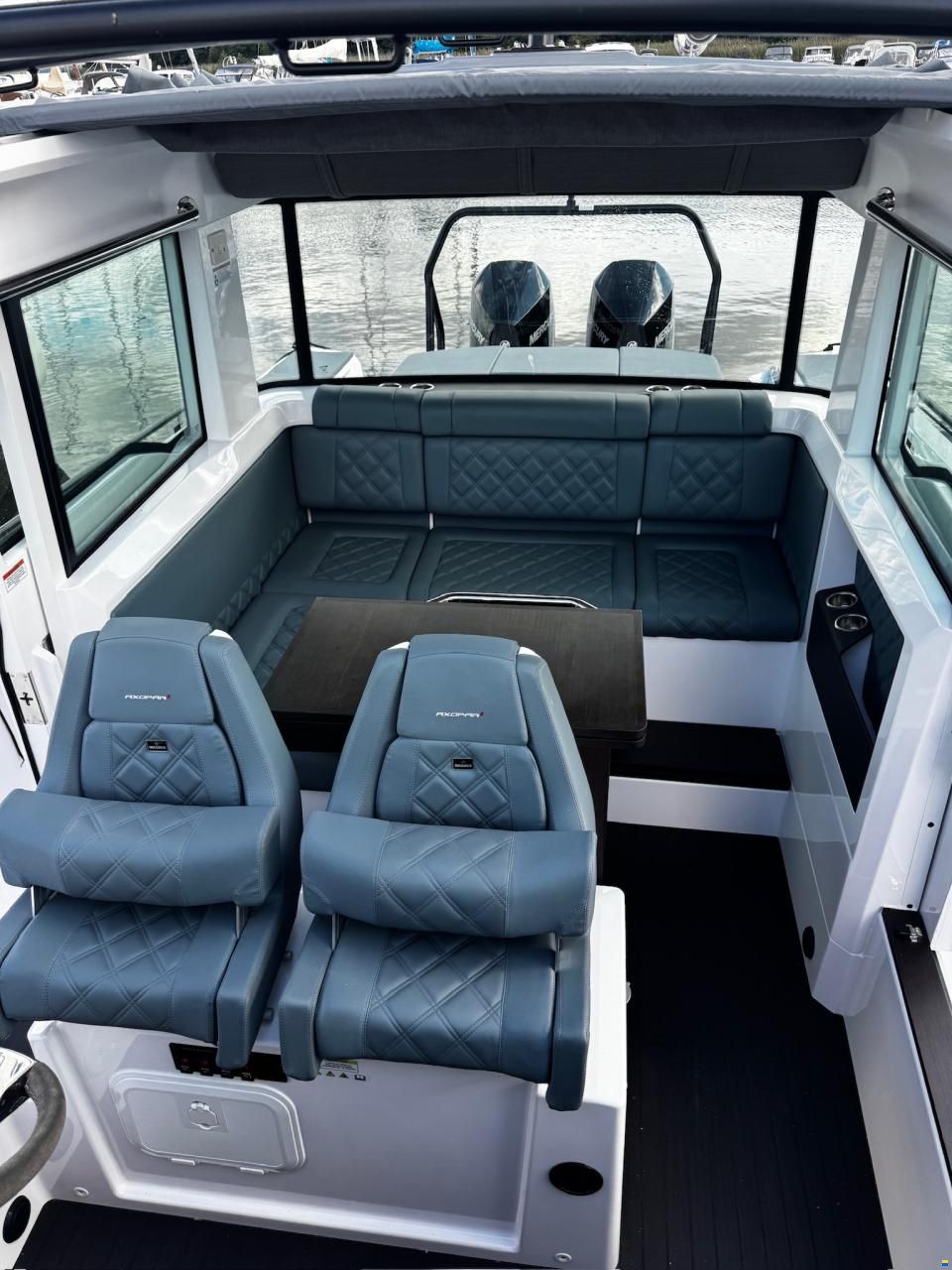 Axopar 37 XC Cross Cabin