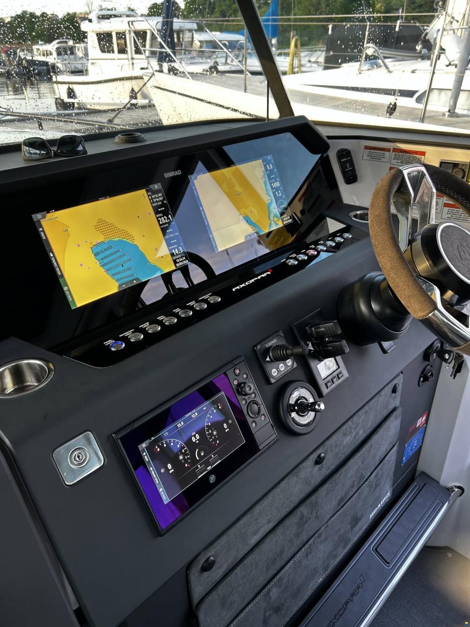 Axopar 37 XC Cross Cabin