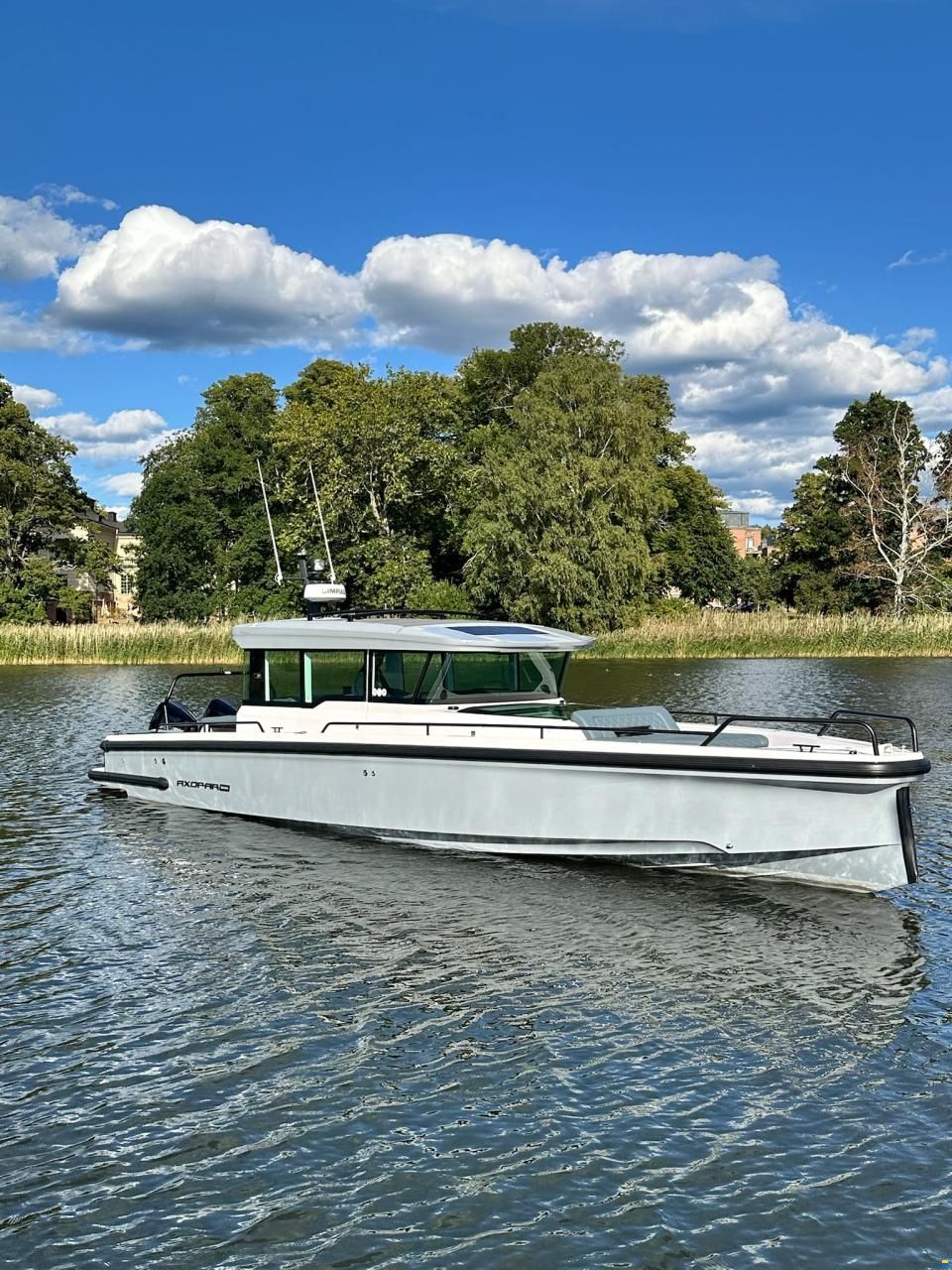 Axopar 37 XC Cross Cabin