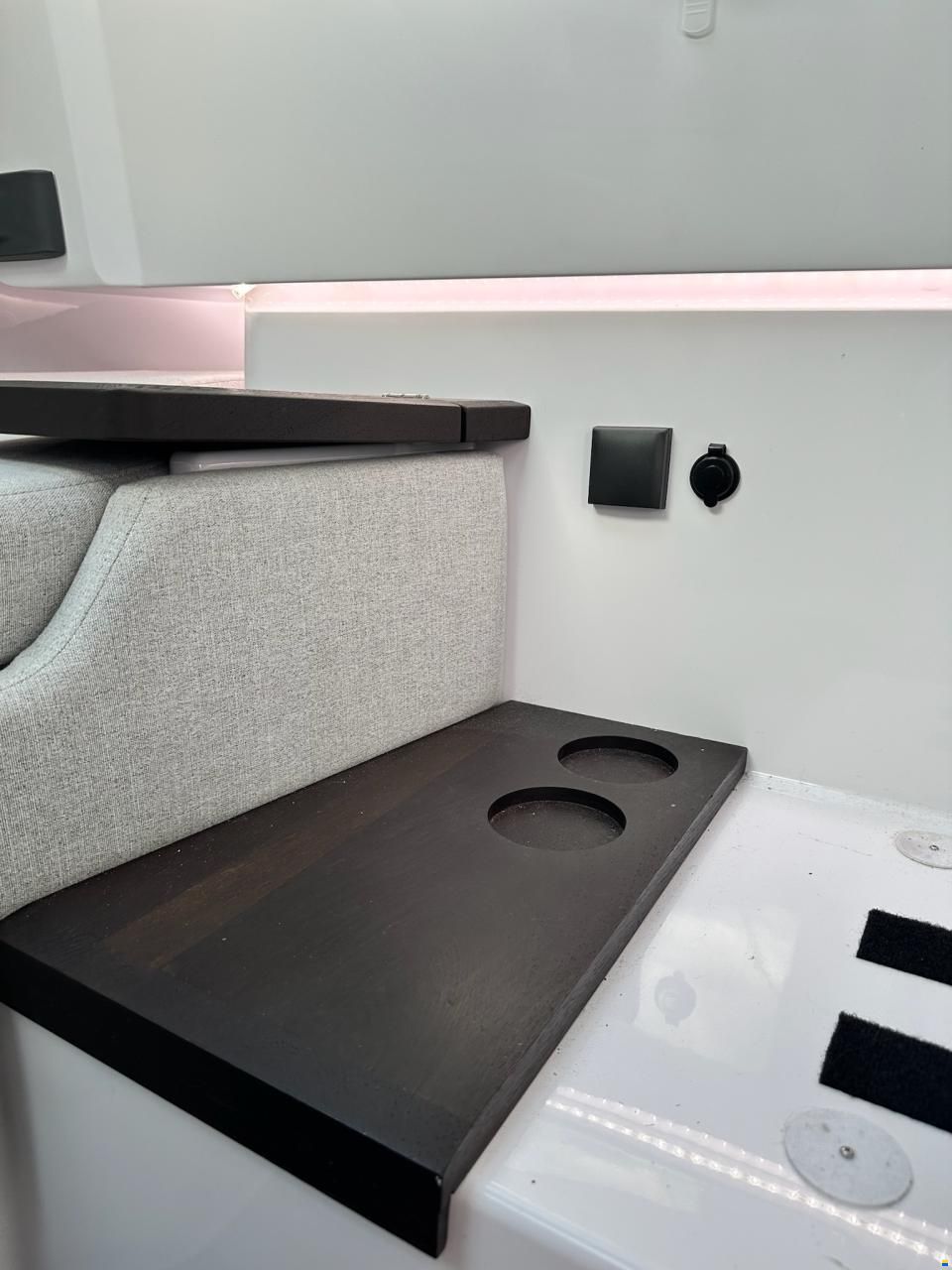 Axopar 37 XC Cross Cabin