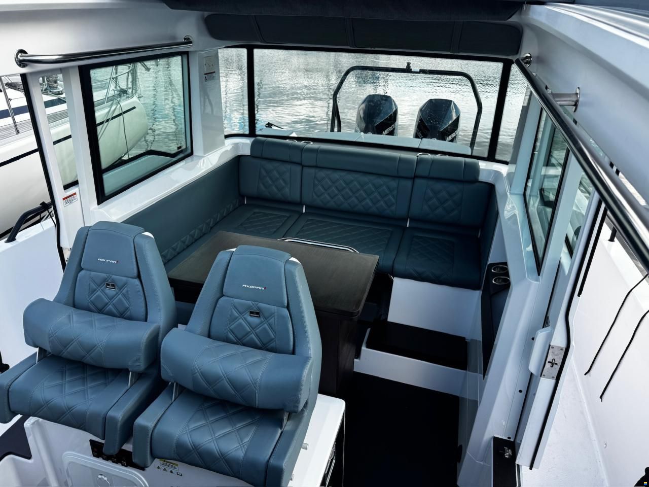 Axopar 37 XC Cross Cabin