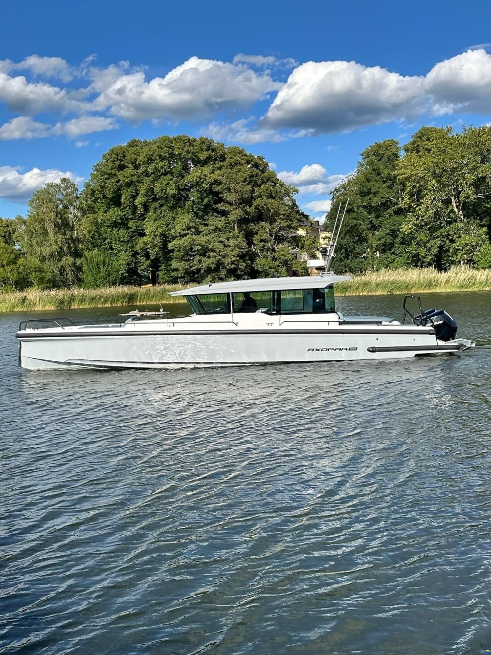 Axopar 37 XC Cross Cabin