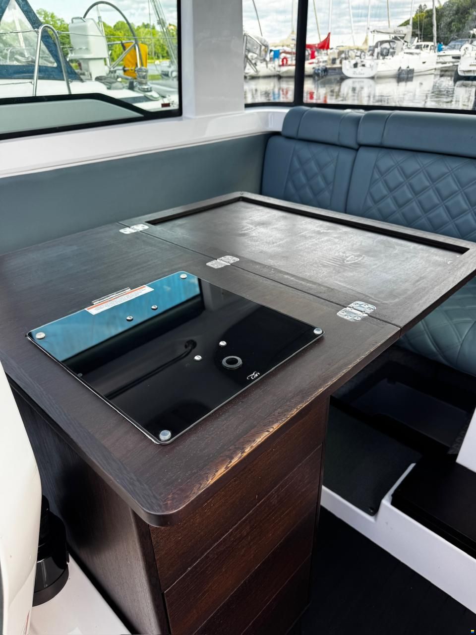 Axopar 37 XC Cross Cabin