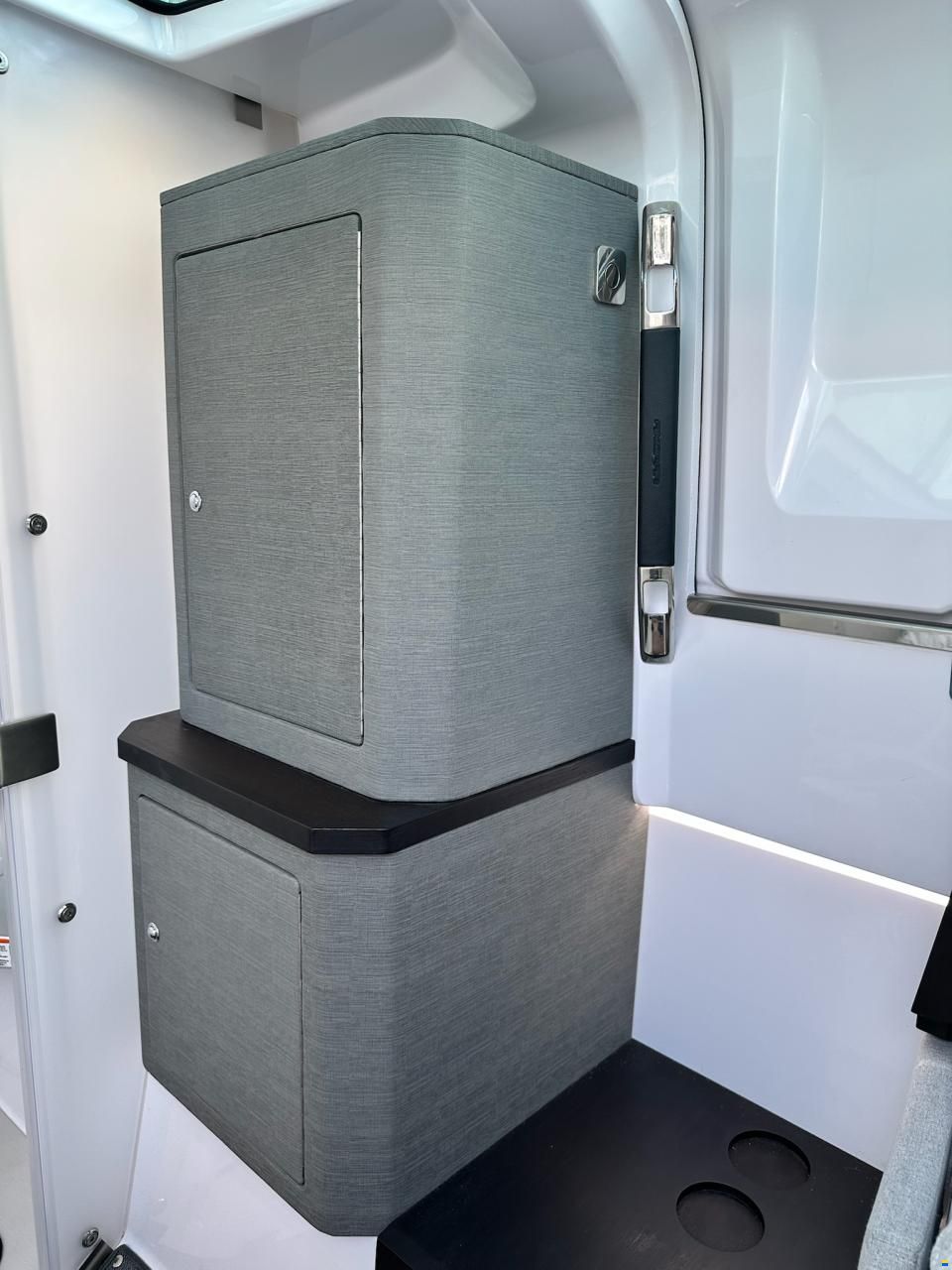 Axopar 37 XC Cross Cabin
