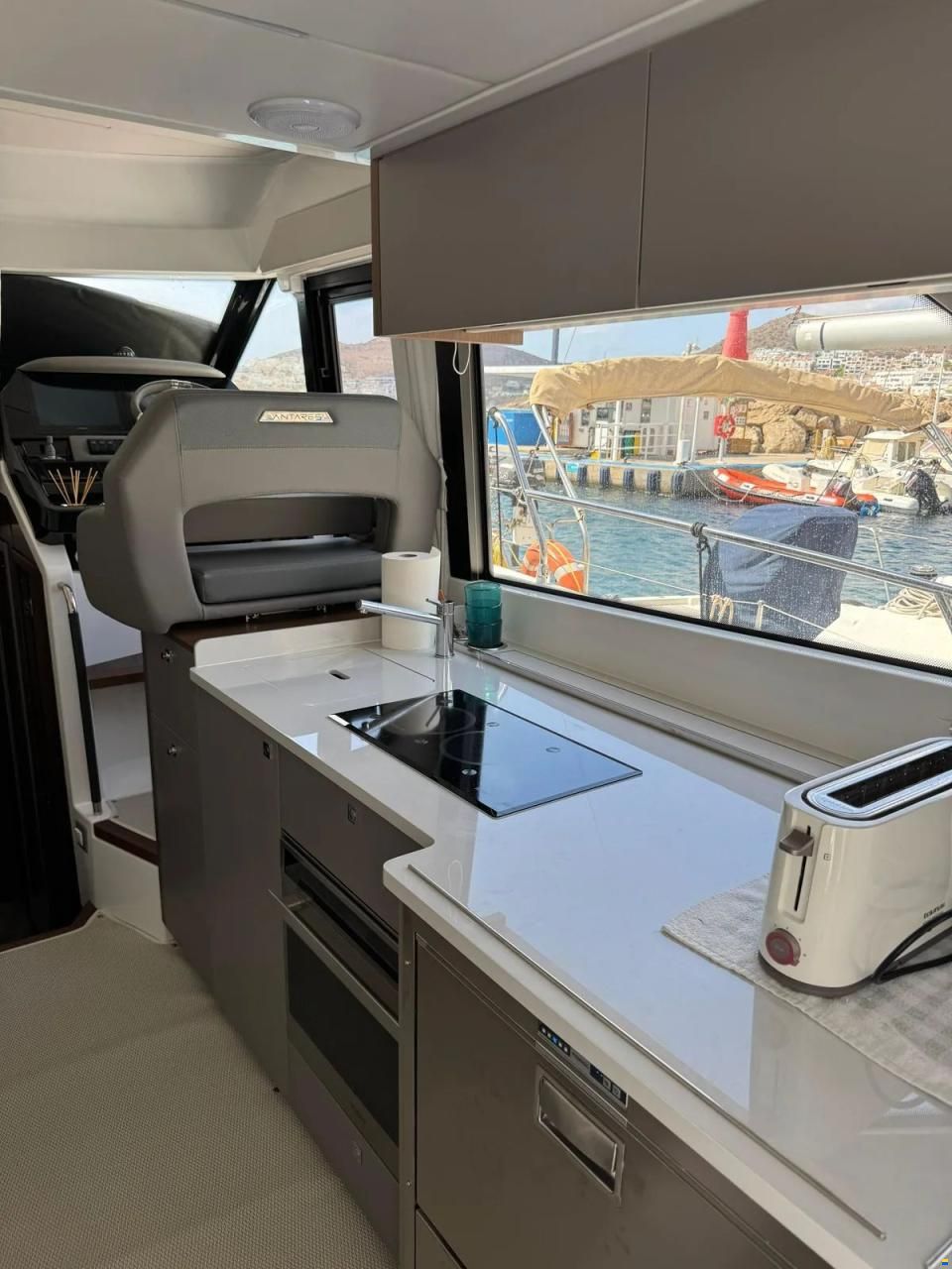 Beneteau Antares 12 Fly