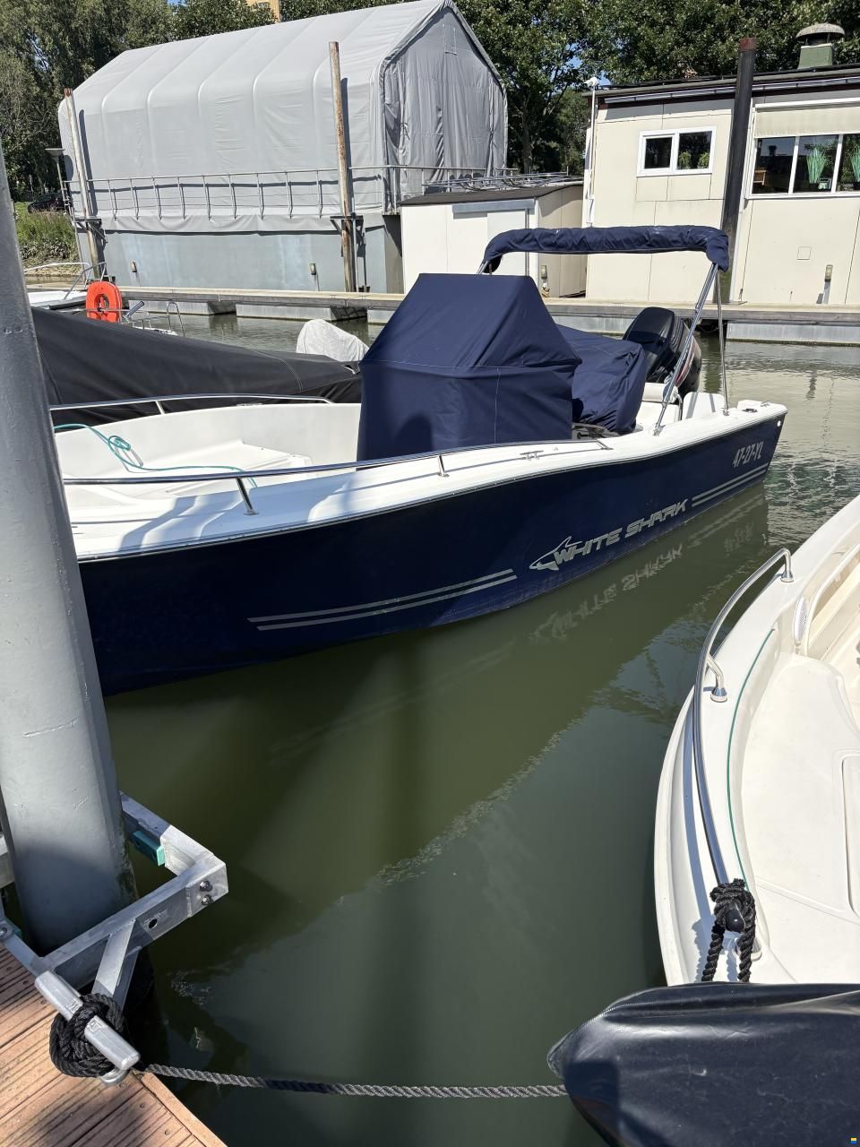 White Shark 225