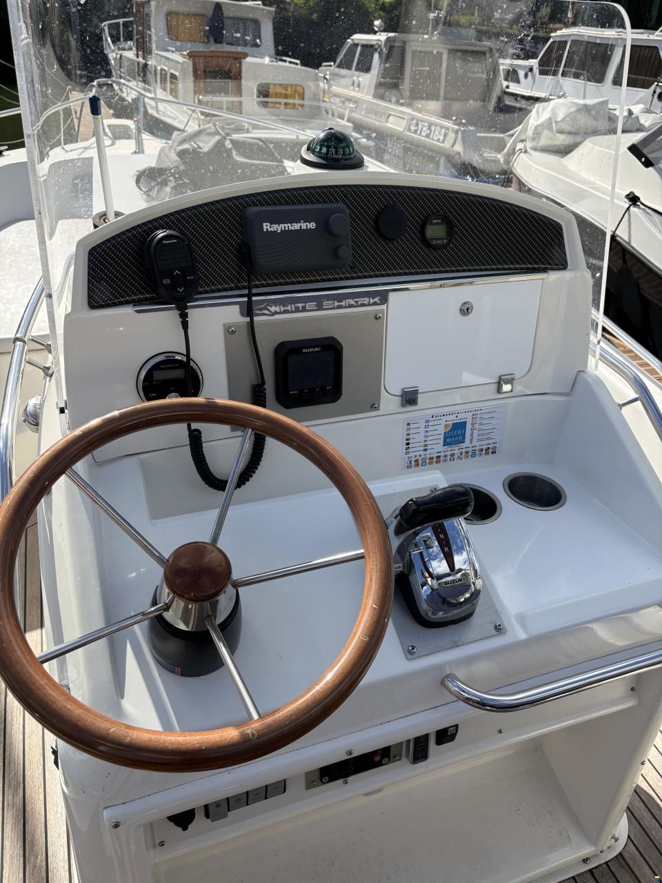 White Shark 225