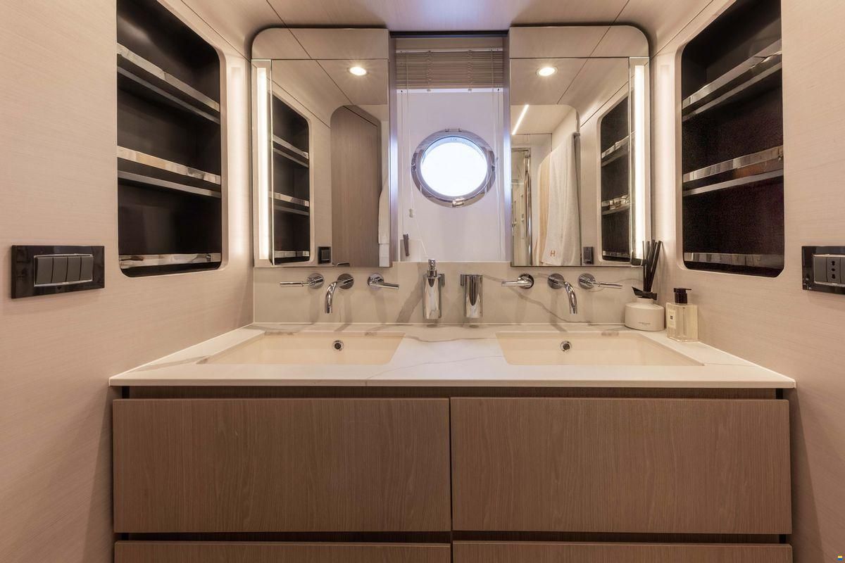 Azimut 72