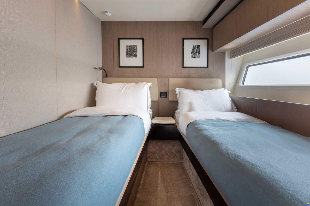 Azimut 72