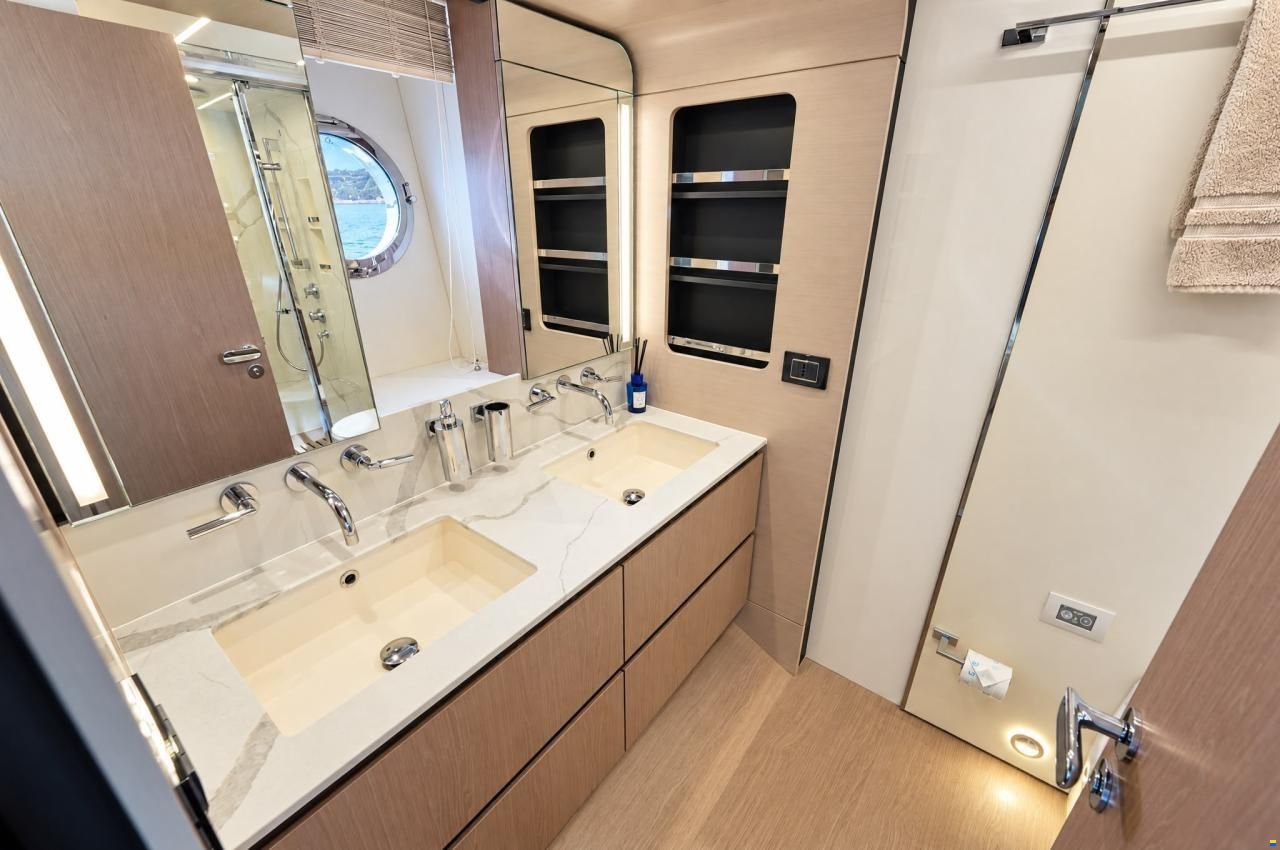 Azimut 72