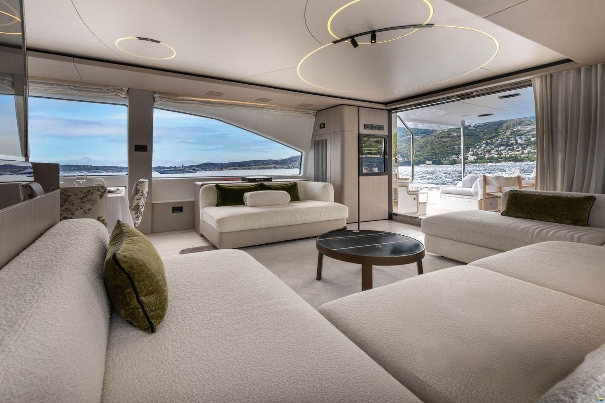 Azimut 72