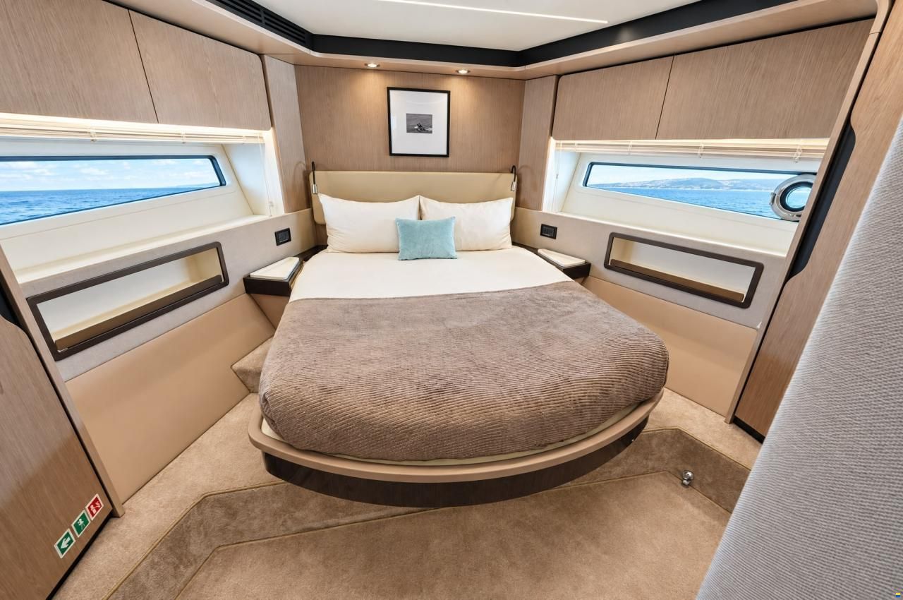 Azimut 72