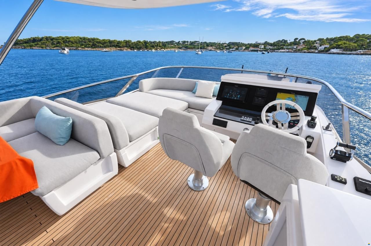 Azimut 72