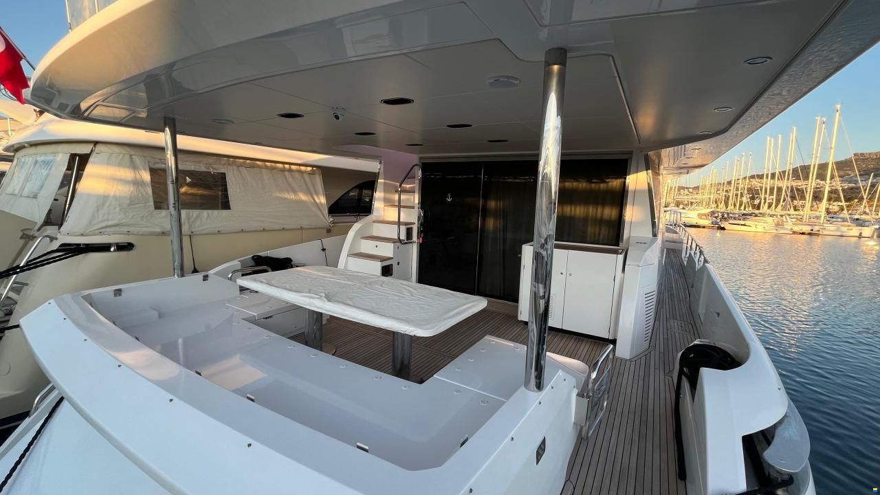 Azimut Grande 25