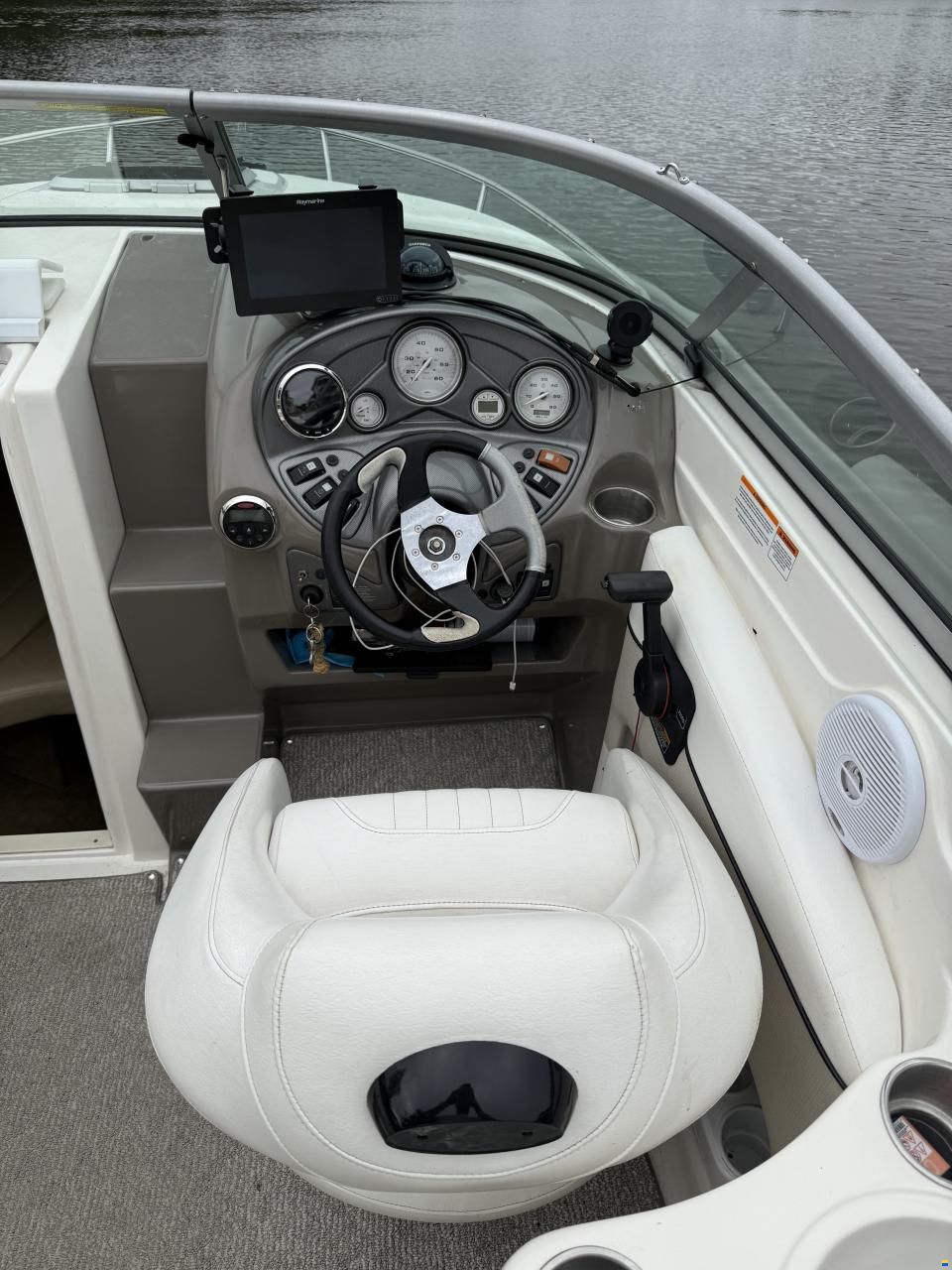 Rinker Captiva 246 CC