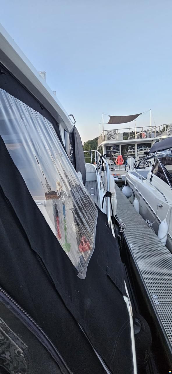 Sealine C330