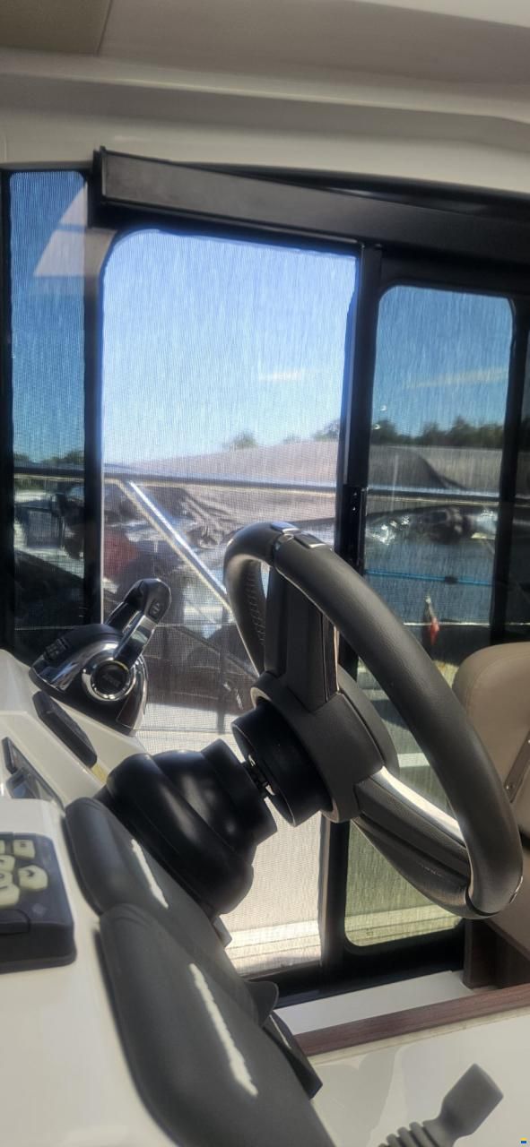 Sealine C330