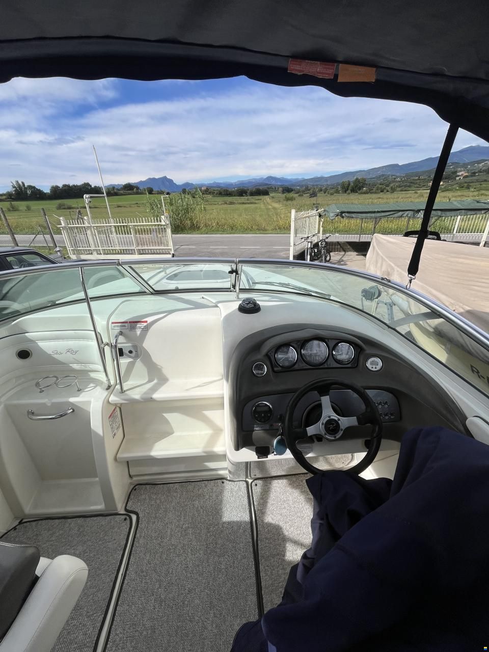 Sea Ray 220 SSE
