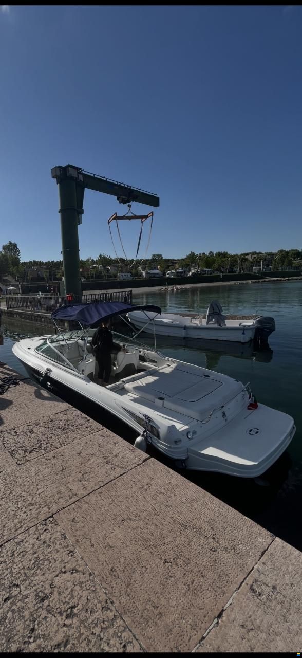 Sea Ray 220 SSE