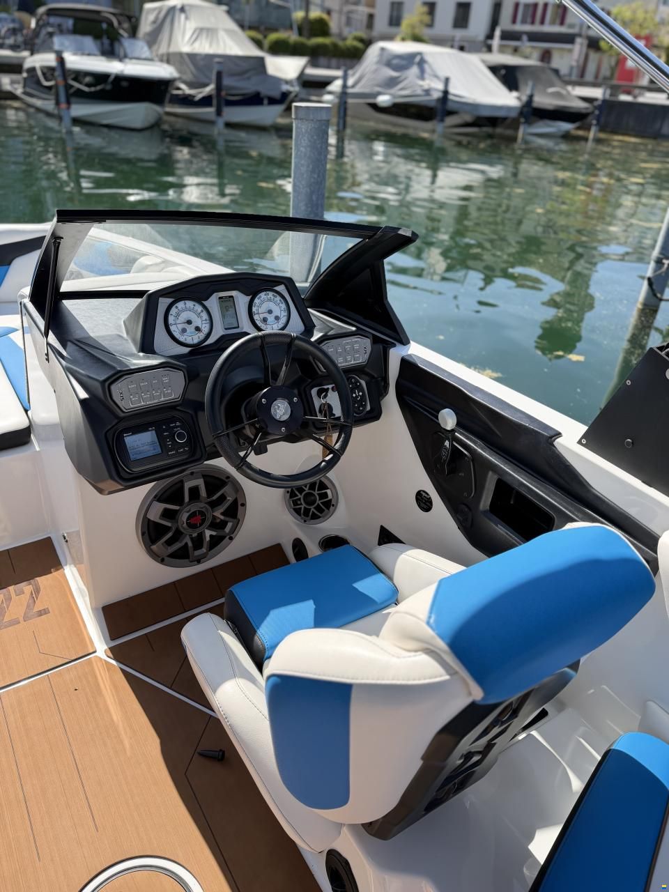 Axis by Malibu A22