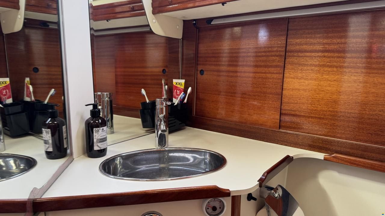 Hanse 371