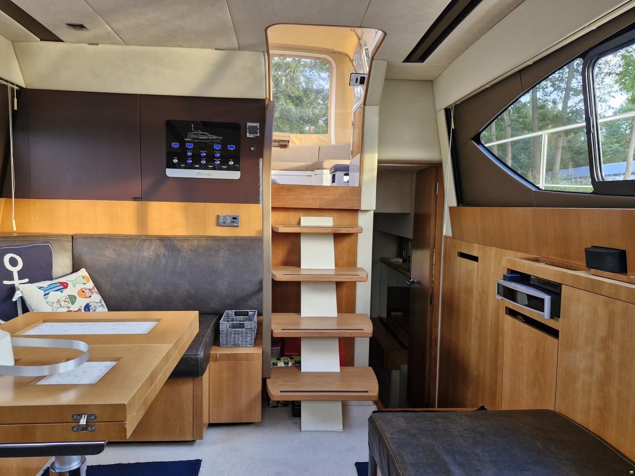 Broom 370