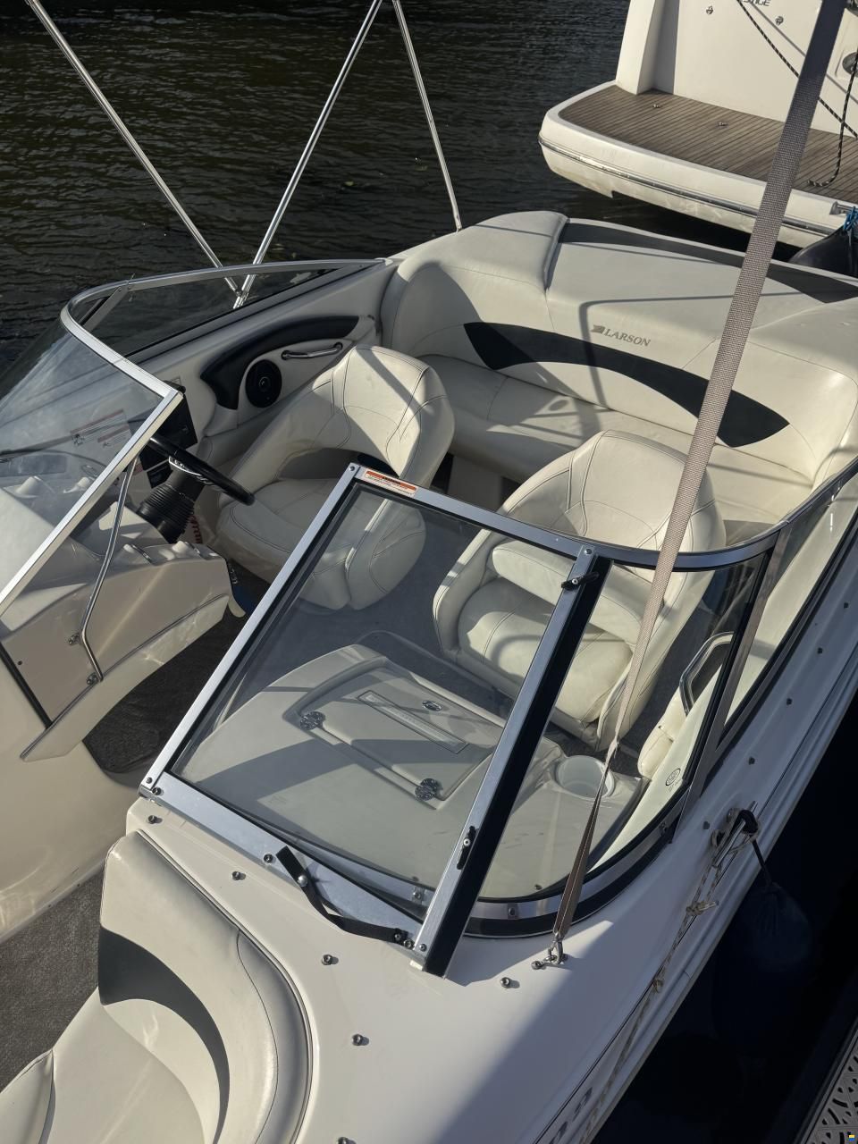 Larson 180 Sport Bowrider
