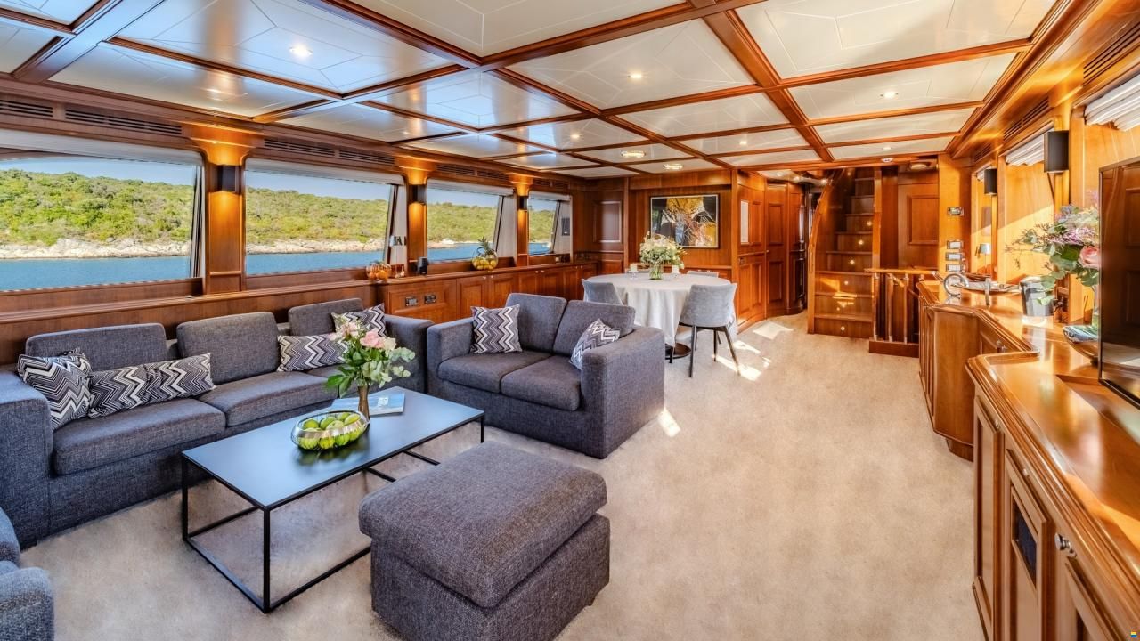 Ferretti Custom Line Navetta 30