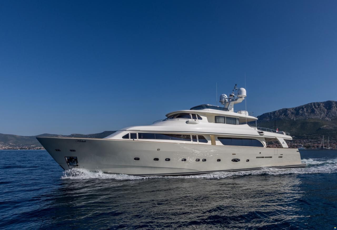 Ferretti Custom Line Navetta 30