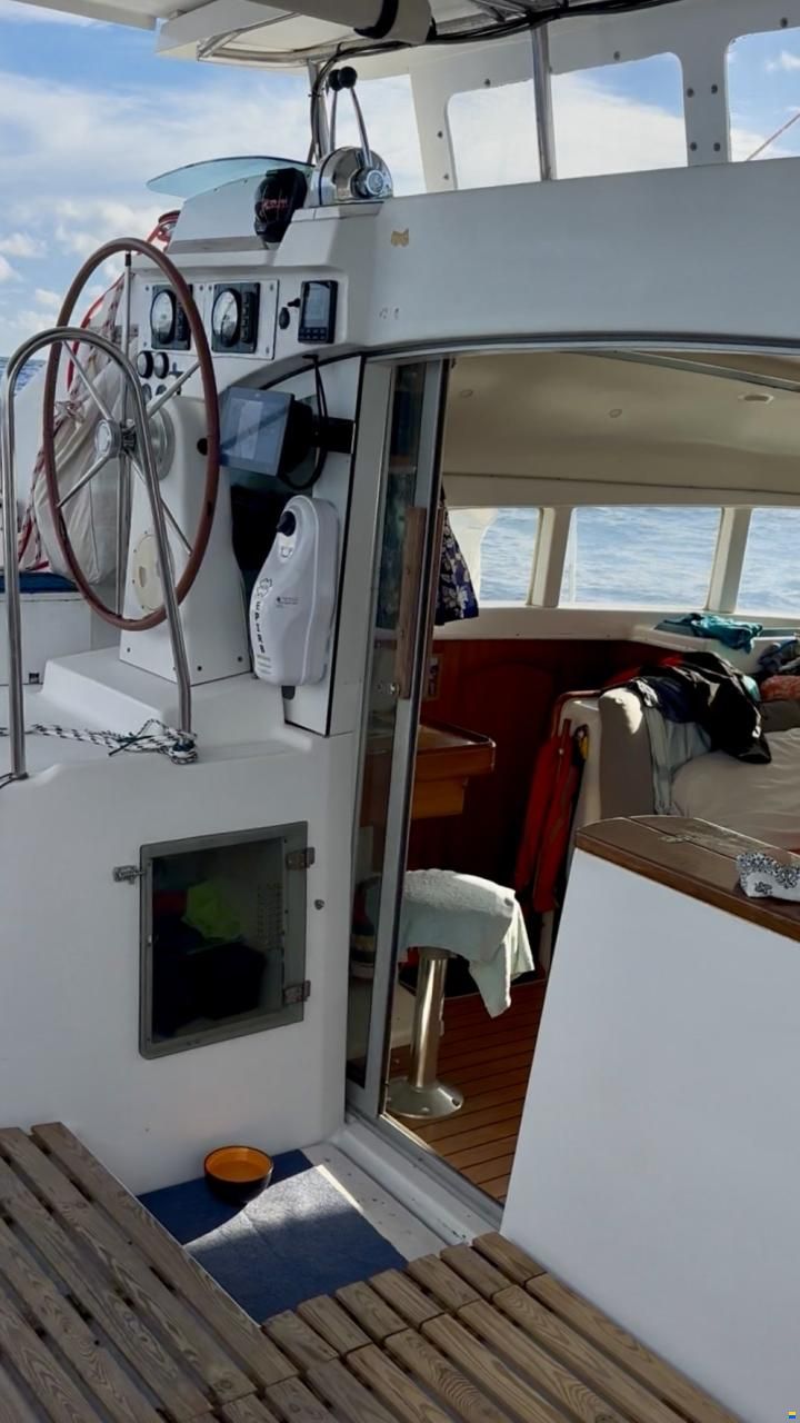 CNB Lagoon 380