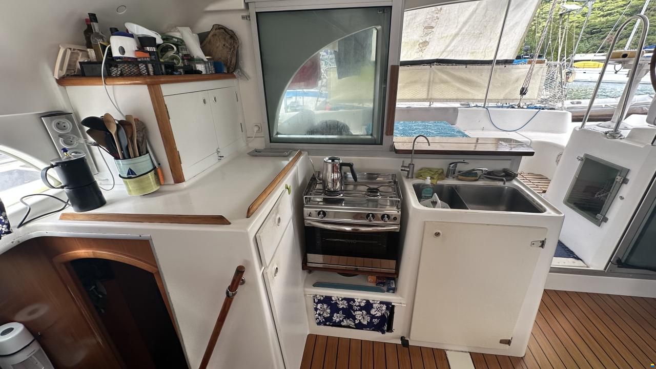 CNB Lagoon 380