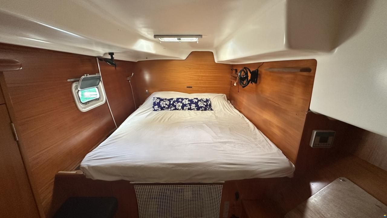 CNB Lagoon 380