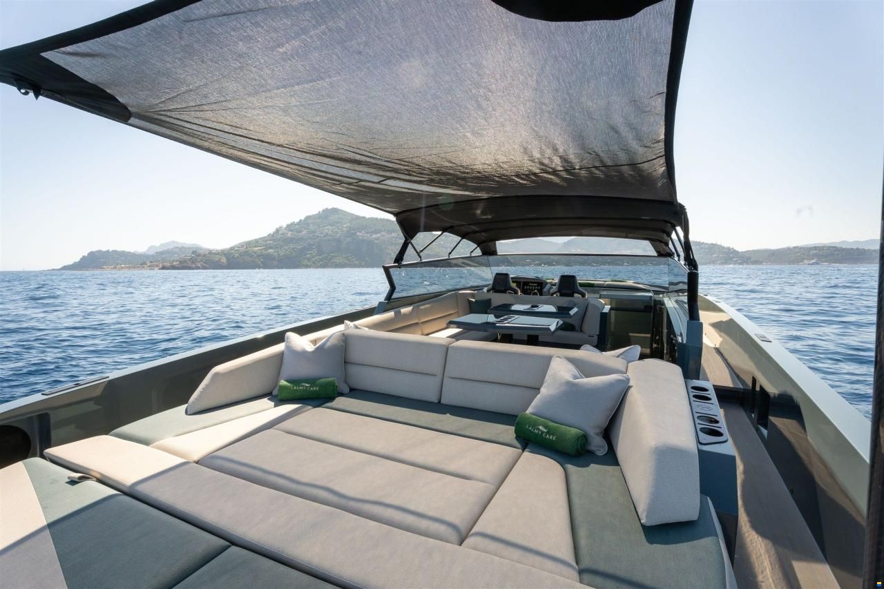 Vanquish Yachts VQ 54